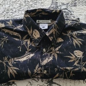 Columbia Mens Hawaiian Fish Short Sleeve shirt
